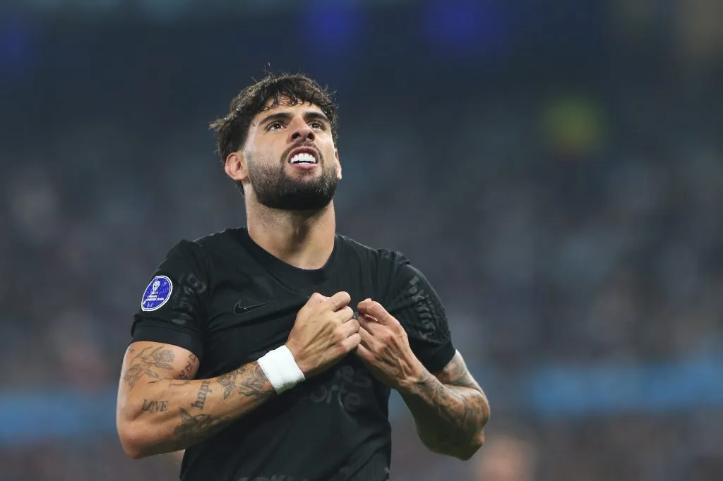 Yuri pode deixar o Corinthians (Photo by Daniel Jayo/Getty Images)