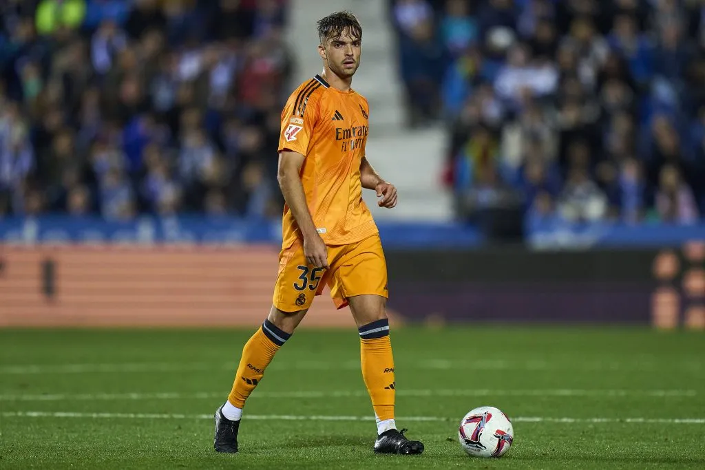 Raúl Asencio em ação pelo Real Madrid durante partida contra o Leganés. Foto: Imago