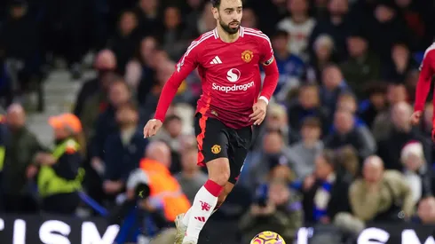 Bruno Fernandes em ação durante a partida entre Ipswich e Manchester United, no dia 24 de novembro de 2024. (Associated Press / Alamy Stock Photo)