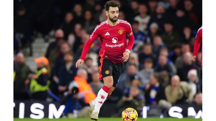Bruno Fernandes em ação durante a partida entre Ipswich e Manchester United, no dia 24 de novembro de 2024. (Associated Press / Alamy Stock Photo)