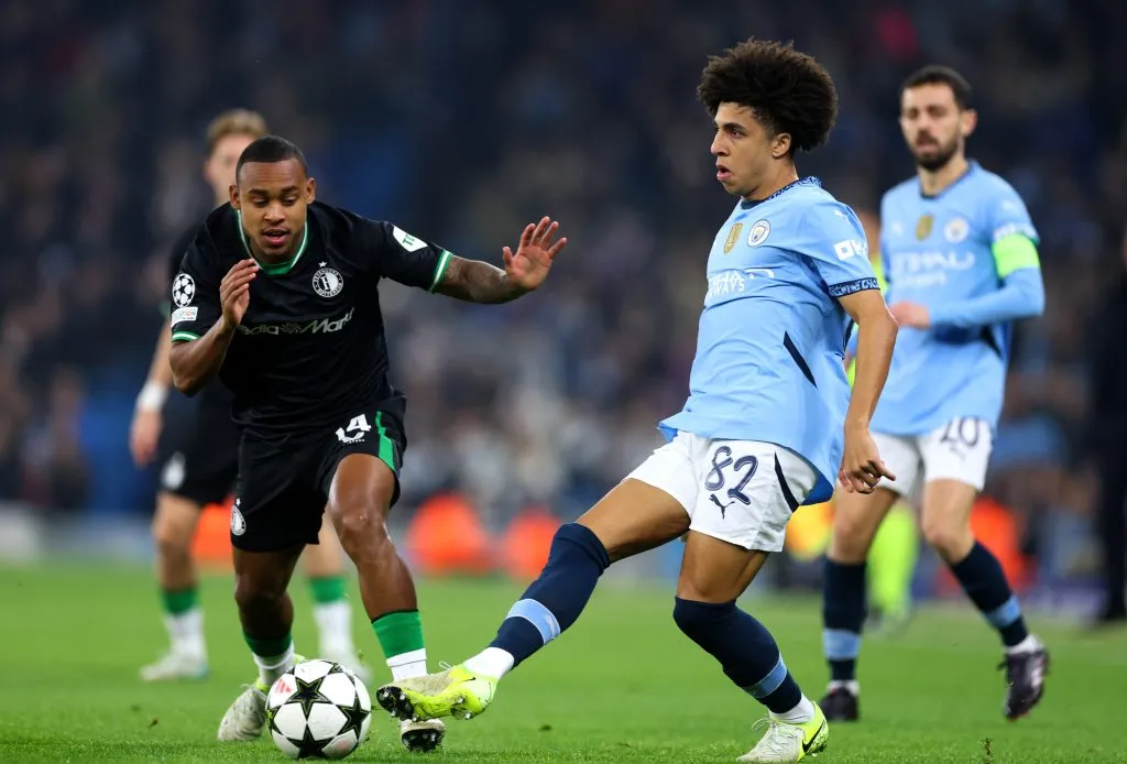Igor Paixão em ação contra o Manchester City. (Photo by Carl Recine/Getty Images)