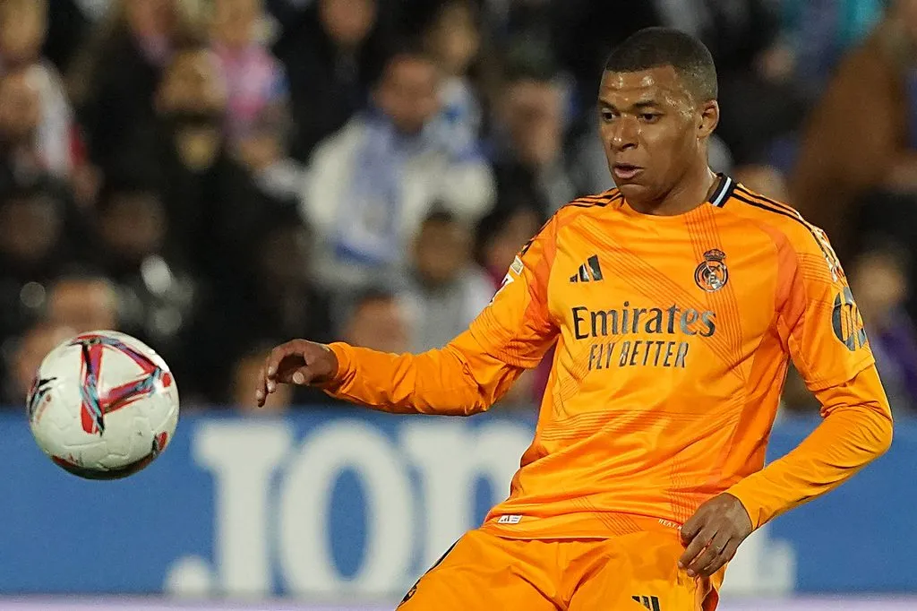 Kylian Mbappé com a camisa do Real Madrid. Foto: IMAGO / Alterphoto.
