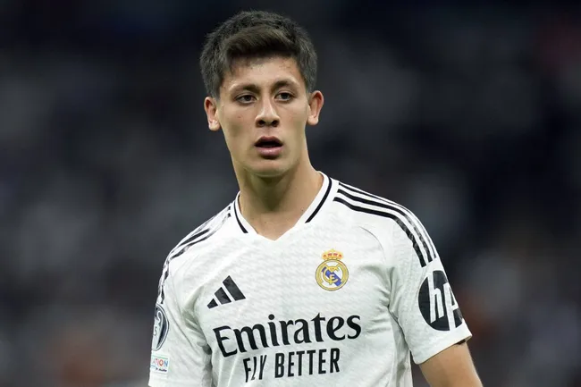 Arda Güler, jovem jogador do Real Madrid. Diretoria decidiu que ele fica. foto: IMAGO / Pressinphoto