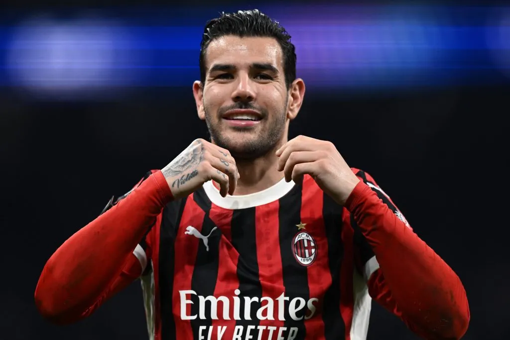 Theo Hernández, do Milan, entrou na lista de desejos do Manchester United. Ele possui contrato com o time italiano até junho de 2026. Créditos:  IMAGO /&nbsp;Gribaudi/ImagePhoto