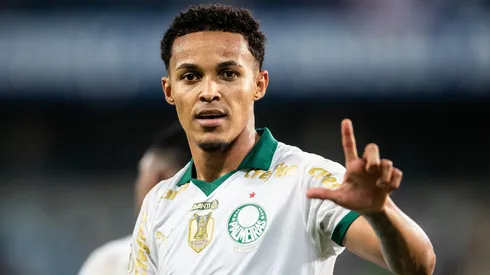 Lázaro em partida pelo Palmeiras