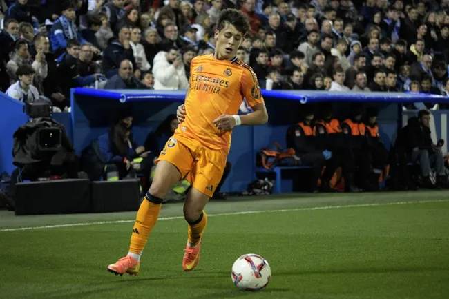 Arda Güler em ação pelo Real Madrid contra o Leganés no último sábado (23). Arsenal e Aston Villa estão interessados Foto: IMAGO /&nbsp;NurPhoto