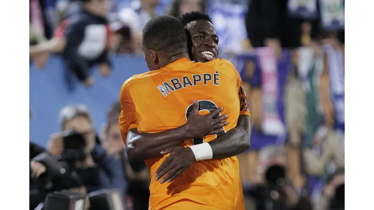 LA LIGA EA Sports 24/25 - Leganes vs Real Madrid MADRID, SPAIN - November24: Vinicius jr of Real Madrid and Kylian Mbappe of Real Madrid celebrates a goal during the La Liga 2024/25 match between Leganes and Real Madrid at Butarque Stadium. Photo by Guillermo Martinez Leganes Butarque Stadium Spain Copyright: xGuillermoxMartinezx