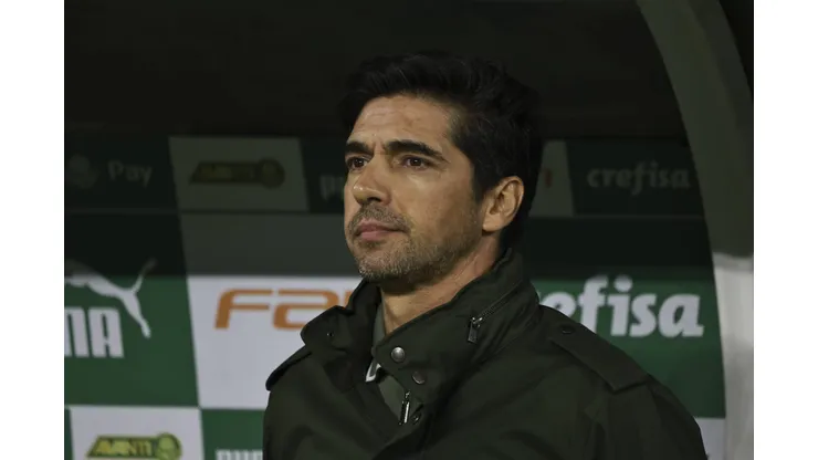 Match between palmeiras and gremio for the 2024 brazilian football championship Sao paulo sp, 11/08/2024 - brazilian/palmeiras vs gremio - palmeiras coach abel ferreira during the match between palmeiras and gremio, valid for the 33rd round of the 2024 brazilian football championship, on the night of this friday, november 8, 2024, at allianz parque, in sao paulo- sp. Foto: Leco Viana/Thenews2/imago images SPO PUBLICATIONxNOTxINxUSA Copyright: xLecoxVianax