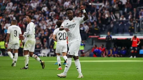 Vinicius Júnior durante a comemoração de um de seus gols na partida entre Real Madrid e Osasuna, no dia 10 de novembro de 2024. (ZUMA Press Inc / Alamy Stock Photo)