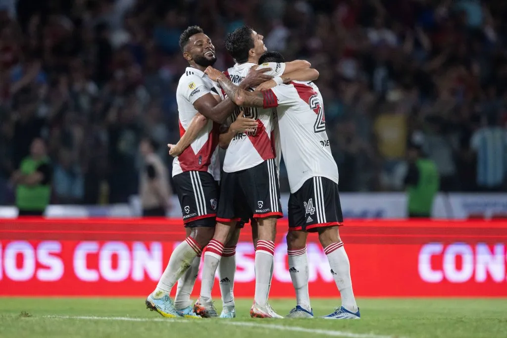 Nacho Fernández, Miguel Borja e Enzo Pérez comemoram pelo River Plate. foto: IMAGO / Sebastian Frej