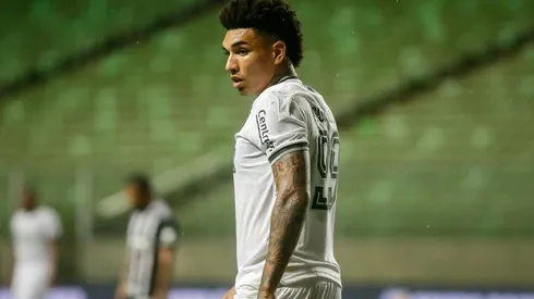 Igor Jesus durante a partida entre Atlético-MG e Botafogo, no dia 20 de novembro de 2024. (Associated Press / Alamy Stock Photo)