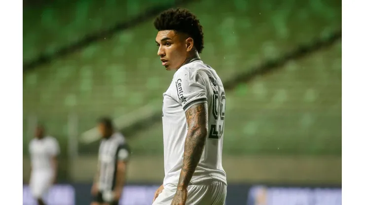Igor Jesus durante a partida entre Atlético-MG e Botafogo, no dia 20 de novembro de 2024. (Associated Press / Alamy Stock Photo)