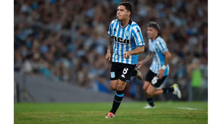 Quintero comemora seu gol na partida entre Racing e Corinthians, no dia 31 de outubro de 2024. (Associated Press / Alamy Stock Photo)