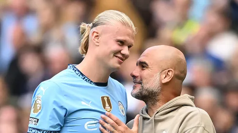 Haaland conversa com Guardiola no Manchester City. Foto: Michael Regan/Getty Images