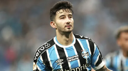 Palmeiras e Grêmio podem fechar troca de jogadores envolvendo Villasanti (Photo by Fernando Alves/Getty Images)