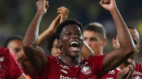 Jonathan David em campo (Photo by Ahmad Mora/Getty Images)