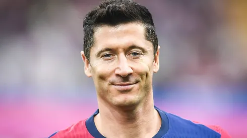 Robert Lewandowski com a camisa do Barcelona.