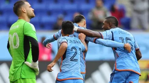 O Palmeiras se prepara para um 2025 desafiador, com participações na Libertadores e no Super Mundial de Clubes, e já começa a buscar reforços para seu elenco. Entre as negociações em andamento, está o possível contrato com o atacante Julián Fernández, que pode substituir Estêvão na ponta direita. (Foto: IMAGO / NurPhoto)