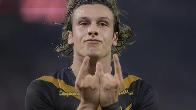 Agustín Canobbio celebrando gol pelo Athletico-PR