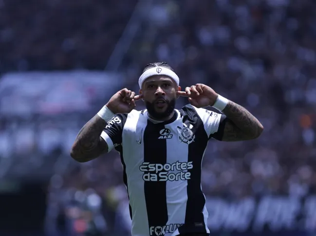 Memphis Depay, do Corinthians, comemorando o gol de hoje (20) contra o Cruzeiro. Foto: Imago