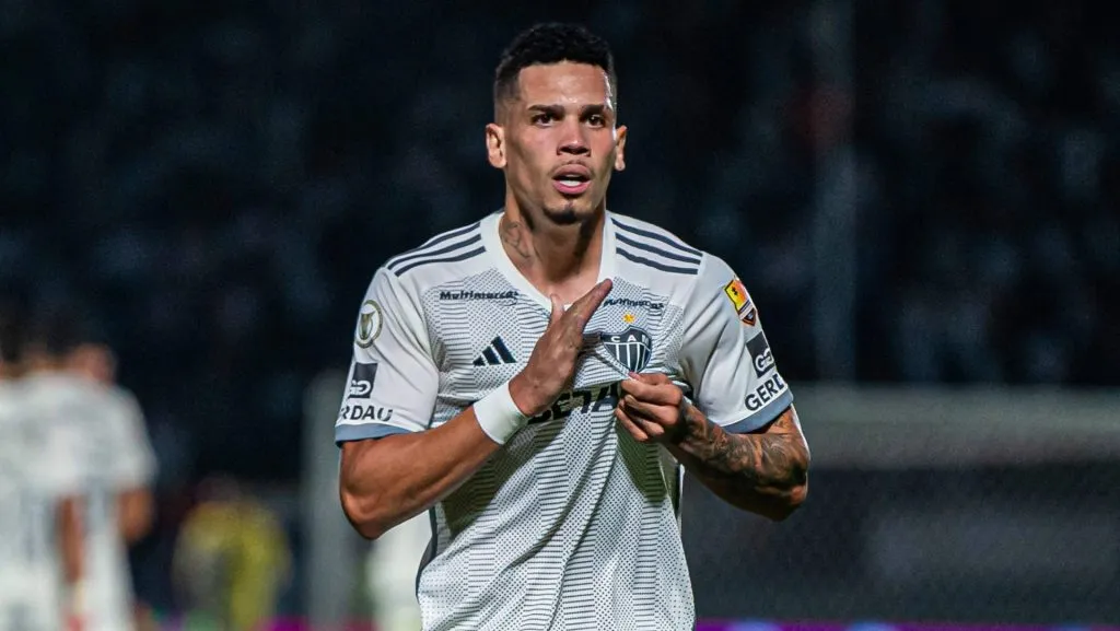 Paulinho comemorando gol pelo Atlético Mineiro