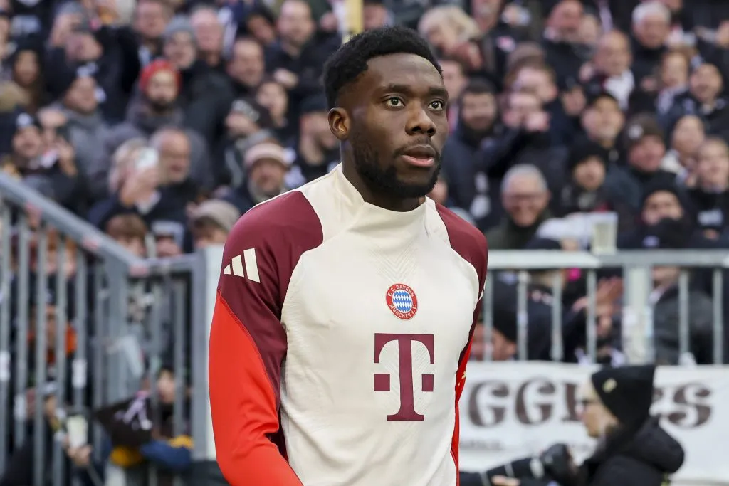 Alphonso Davies é alvo do Real Madrid e Manchester United. Clube inglês quer fechar acordo. foto: IMAGO / DeFodi