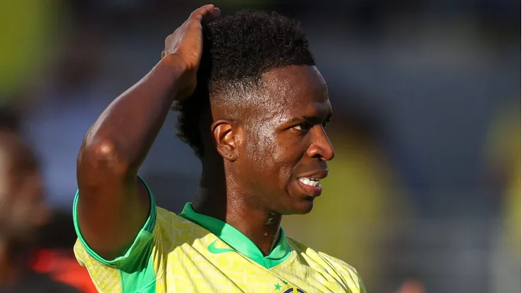Vinícius Júnior com a camisa do Brasil pela Copa América 2024.