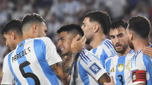 O Boca Juniors, liderado por Riquelme e Gago, está movimentando o mercado de transferências com ambiciosos planos de reforço. Entre os alvos principais estão Leandro Paredes e Thiago Almada, dois campeões mundiais pela Argentina. (Foto: IMAGO / NurPhoto)