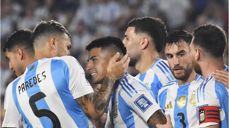 O Boca Juniors, liderado por Riquelme e Gago, está movimentando o mercado de transferências com ambiciosos planos de reforço. Entre os alvos principais estão Leandro Paredes e Thiago Almada, dois campeões mundiais pela Argentina. (Foto: IMAGO / NurPhoto)