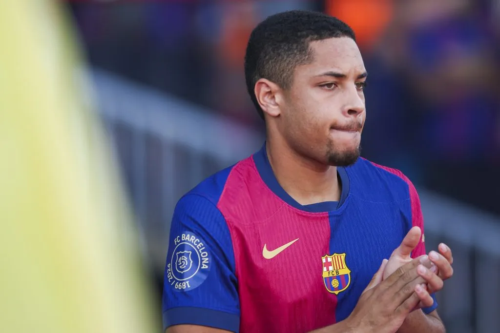 Vitor Roque quando atuava pelo Barcelona (Photo by Eric Alonso/Getty Images)