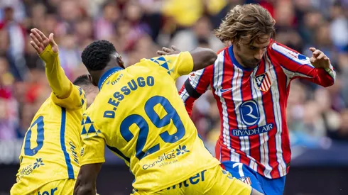 Dário Essugo, jovem talento português de 19 anos, tem impressionado na La Liga com suas atuações pelo Las Palmas, após ser emprestado pelo Sporting CP. Embora tenha atraído o interesse de clubes como Barcelona e Real Madrid, o meio-campista enfrenta um futuro incerto. (Foto: IMAGO / Alberto Gardin)