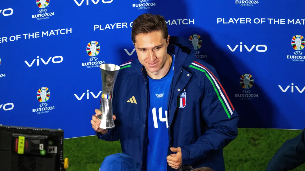 Frederico Chiesa após jogo da Seleção Italiana (FOTO: IMAGO / Nordphoto)