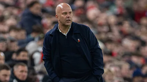 Arne Slot em partida pelo Liverpool