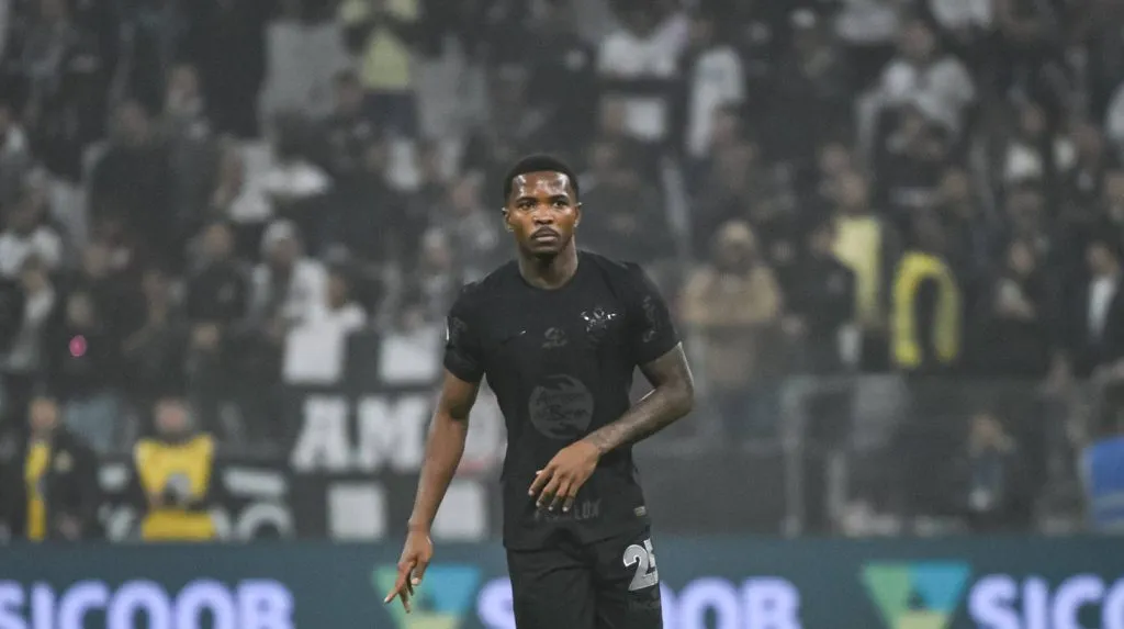 Cacá conduzindo a bola em partida entre Corinthians v Criciúma (IMAGO Sports Press Photo)