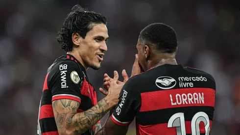 Pedro e Lorran comemoram gol juntos no Flamengo