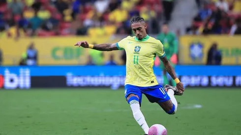 Raphinha em campo pelo Brasil no dia 15 de outubro de 2024, contra o Peru. (Sipa US / Alamy Stock Photo)