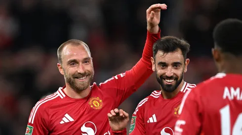 Eriksen ao lado de Bruno Fernandes, ambos em comemoração. Foto: Stu Forster/Getty Images