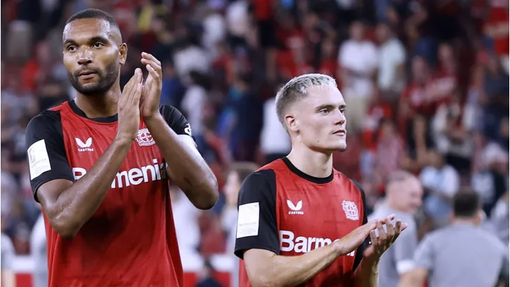 O Chelsea está em negociações avançadas para contratar Jonathan Tah, zagueiro do Bayer Leverkusen, e busca se antecipar à concorrência de grandes clubes como Manchester United, Juventus e Bayern de Munique. (Foto: IMAGO / Laci Perenyi)