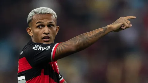 O Flamengo reforçou sua estratégia em relação ao lateral-direito Wesley, classificando-o como "intransferível" nesta janela de transferências, a menos que uma oferta excepcional seja apresentada. (Foto: IMAGO / Carneiro Images)