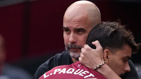 Pep Guardiola abraça Lucas Paquetá em momento complicado