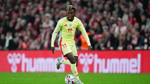 Nico Williams em ação durante o duelo entre Dinamarca e Espanha, no dia 15 de novembro de 2024. (Sipa US / Alamy Stock Photo)