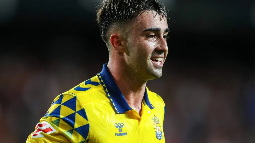 Alberto Moleiro, do Las Palmas, comemora um gol durante a partida da liga espanhola, La Liga EA Sports, entre Valencia CF e UD Las Palmas no estádio Mestalla, em Valência, Espanha, no dia 21 de outubro de 2024. (Foto: IMAGO / ZUMA Press Wire)