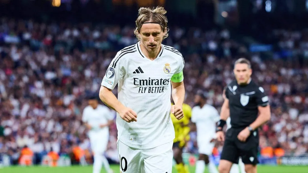Luka Modrić, do Real Madrid CF, em ação durante a partida da Liga dos Campeões da UEFA entre Real Madrid e Borussia Dortmund no Santiago Bernabéu, em 22 de outubro de 2024, em Madri. (Foto: IMAGO / PanoramiC)
