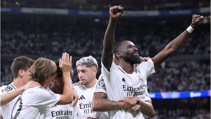 Luka Modrić, ícone do Real Madrid e uma lenda do futebol croata, enfrenta um momento decisivo em sua carreira. (Foto: IMAGO / Laci Perenyi)