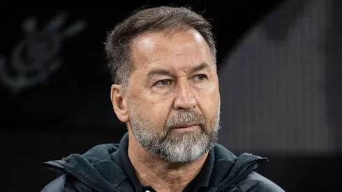 Corinthians de Augusto Melo avalia o empréstimo do lateral Hugo.