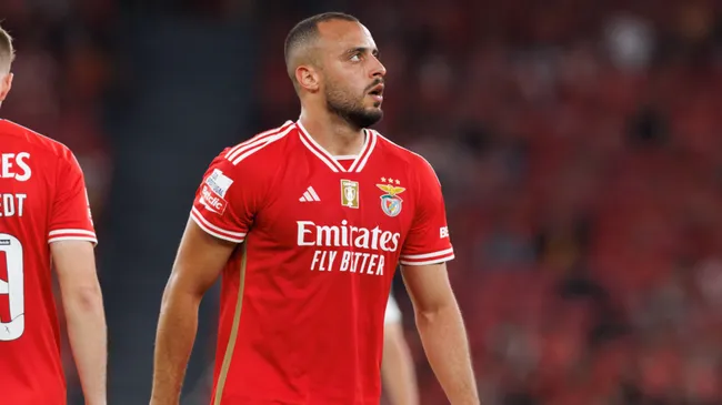Arthur Cabral em partida pelo Benfica (Foto: IMAGO / Maciej Rogowski)
