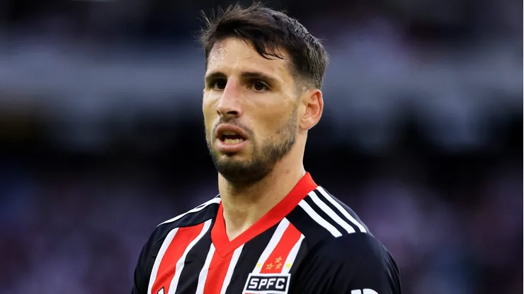 Dois grandes rivais querem a contratação do atacante Jonathan Calleri, do São Paulo (Photo by Franklin Jacome/Getty Images)