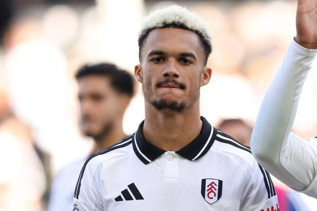 Antonee Robinson, do Fulham, é um grande alvo do Liverpool. Tsimikas poderia ser trocado, mais dinheiro para contratá-lo. foto: IMAGO /&nbsp;Pro Sports Images 