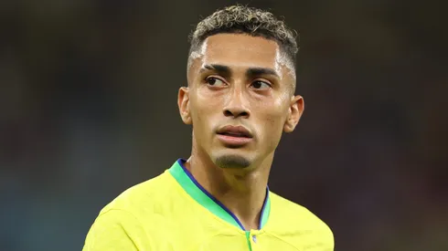 Raphinha com a camisa do Brasil.