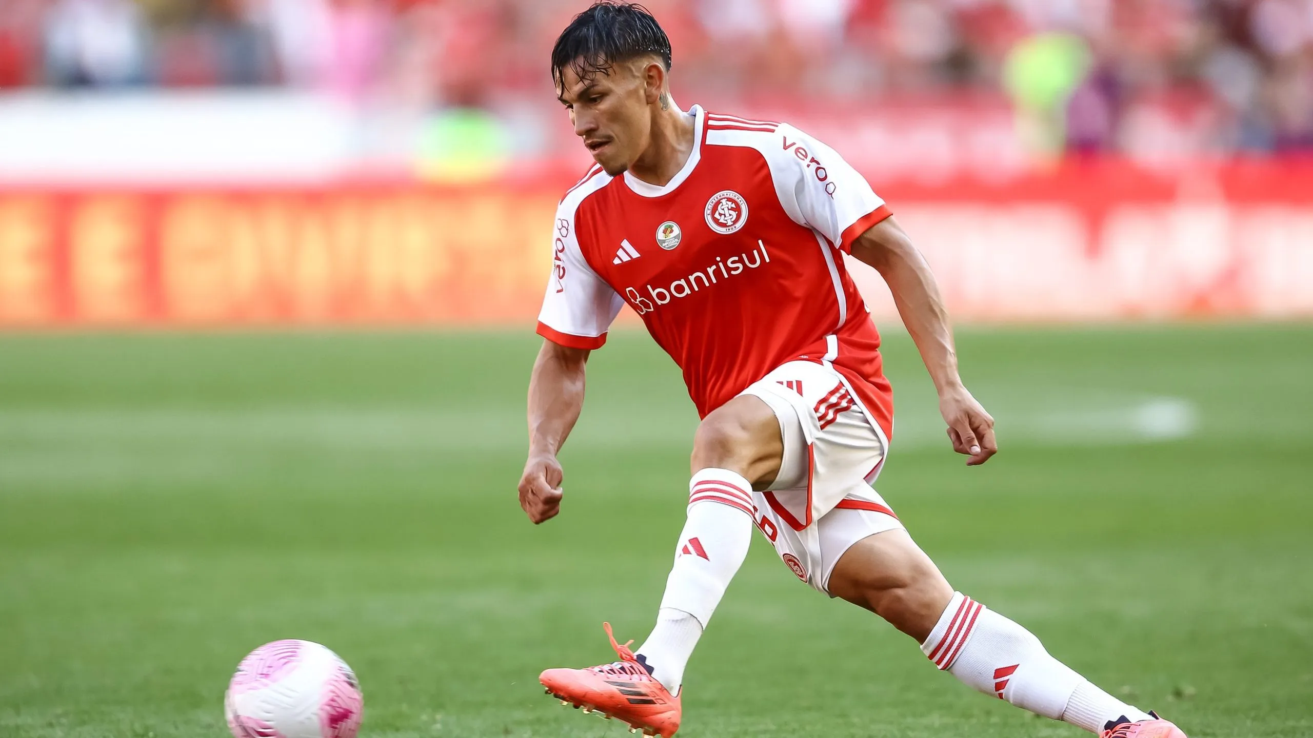 Bernabei, alvo do River Plate, em jogo do Inter. Foto: Pedro H. Tesch/Getty Images